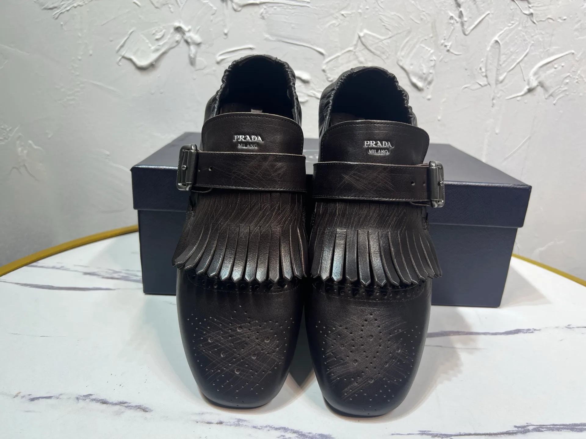 P820 ​​prada derby2025 spring and autumn latest Prada slip-on retro men's leather shoes, Shuffle tassel strap Monk shoes, original one-to-one development, outsole one-to-one molding, upper cowhide, lining and foot cowhide, rubber sole, original packaging Code number: 39-46